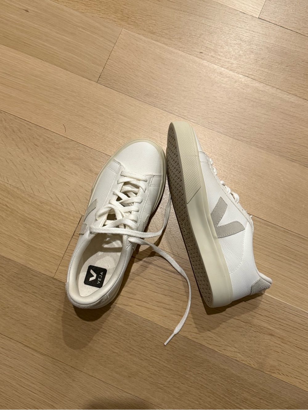 Never worn Vejas size 7! - Picture 2 of 7